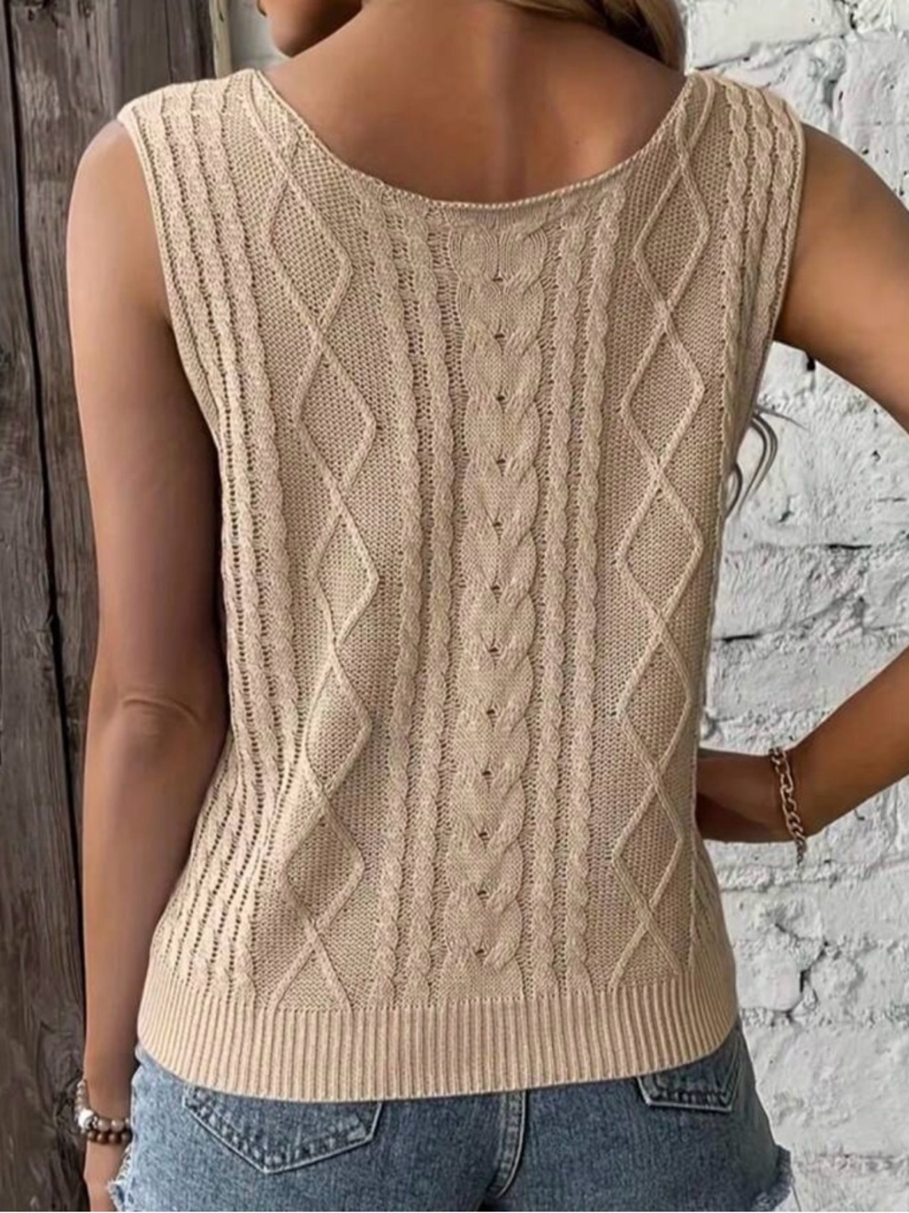 016 classic Sleeveless V neck Knit Top - Picture 2 of 3